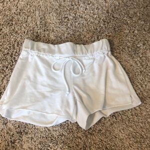 adorable white lounge shorts !